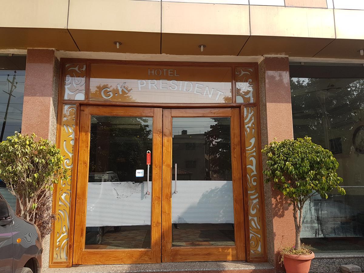Hotel G.K President Chandigarh Bagian luar foto